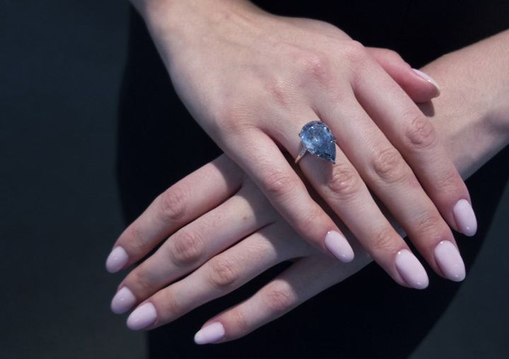 Bague de fiançailles offerte par Frank Sinatra à Barbara
 (Don EMMERT / AFP)