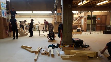 Salle de menuiserie de l'école des Compagnons du Devoir à Nîmes (Gard), le 8 mars 2019. (PHILIPPE THOMAIN / RADIO FRANCE)