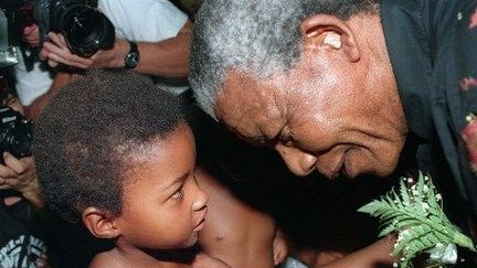 Nelson Mandela à Boskop, dans le Transvaal occidental, le 31 janvier 1994, avant l'élection qui l'amènera au pouvoir. (WALTER DHLADHLA / AFP)