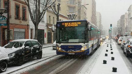 &nbsp; (A Toulouse, les bus sont contraints de rentrer au dépôt en raison des chutes de neige © RF/ Stéphane Iglésis)