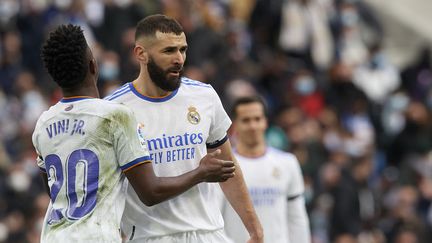 Karim Benzema et Vinicius Junior lors de Real Madrid-Elche en Liga le 23 janvier 2022. (JOSE BRETON / NURPHOTO)