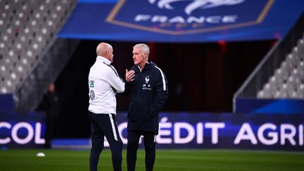 Didier Deschamps et son adjoint Guy Stéphan (FRANCK FIFE / AFP)