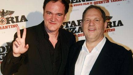 Le producteur Harvey Weinstein (&agrave; droite), aux c&ocirc;t&eacute;s du r&eacute;alisateur Quentin Tarantino lors d'une projection du film "Inglorious Basterds" &agrave; Rome (Italie), le 21 septembre 2009. (SANDRO PACE / AP /SIPA)