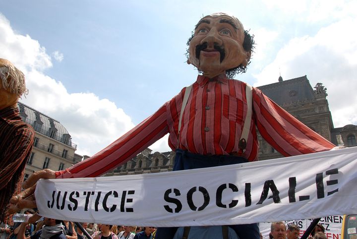 Une des marionnettes de la manifestation parisienne des intermittents, le 16 juin 2014.
 (Patrice Pierrot / Citizenside / AFP)