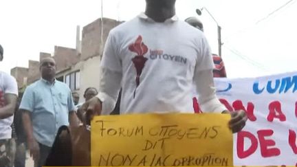 Quelques centaines de personnes ont manifesté ce lundi dans les rues de Kinshasa contre la corruption en République démocratique du Congo. Ils ont répondu à l'appel d'un collectif catholique soutenu par l'opposition au nouveau président Félix Tshisekedi. (France 24)