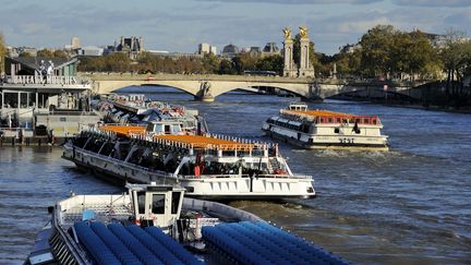 Paris : les bateaux-mouches peu remplis pour la reprise