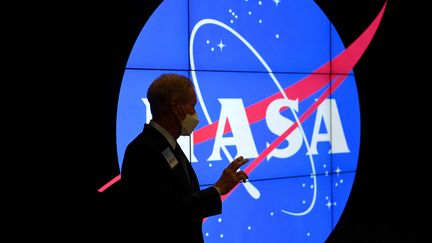 Le patron de la Nasa, Bill Nelson, s'exprime lors d'une visite d'un centre spatial, le 5 novembre 2021, à Greenbelt (Maryland). (OLIVIER DOULIERY / AFP)