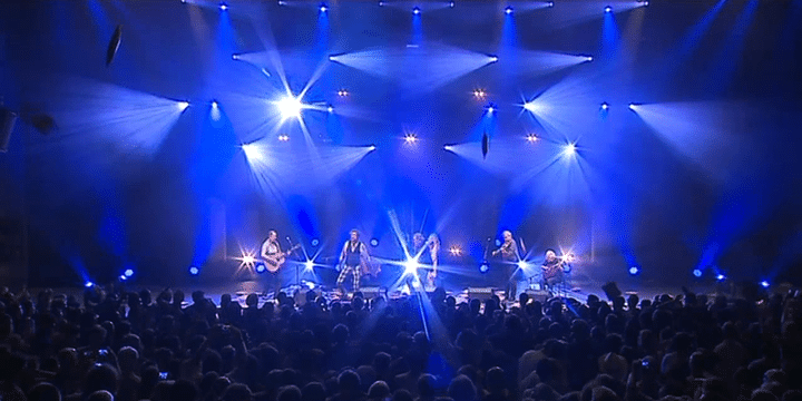 Lancer de coussins à la fin du concert
 (France 3 / culturebox / capture d&#039;écran)