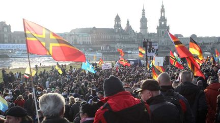 &nbsp; (Des milliers de militants du mouvement islamophobe Pegida à Dresde, en Allemagne © maxPPP)