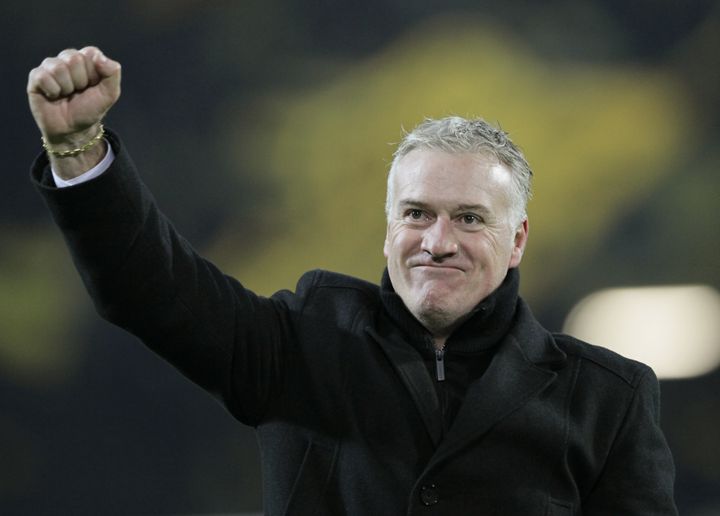 La joie de l'entra&icirc;neur de l'Olympique de Marseille Didier Deschamps, apr&egrave;s la qualification de son club sur la pelouse de Dortmund, en Ligue des Champions, le 6 d&eacute;cembre 2011. (WOLFGANG RATTAY / REUTERS)