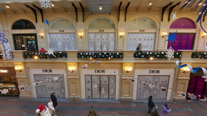 Une boutique Dior fermée à Moscou. (Sylvain Tronchet / Radio France)