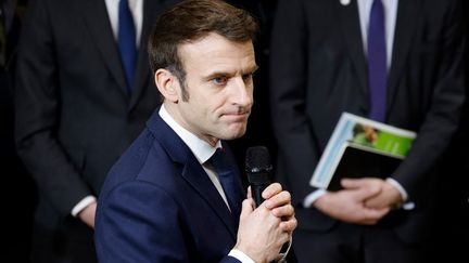 Emmanuel Macron au Salon de l'agriculture, à Paris, le 26 février 2022.&nbsp; (LUDOVIC MARIN / POOL / AFP)