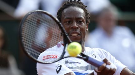 Ga&euml;l Monfils lors de son match contre l'Espagnol Guillermo Garcia-Lopez en 8e de finale de Roland-Garros, le 31 mai 2014. (KENZO TRIBOUILLARD / AFP)