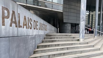 Le Palais de Justice de Grenoble. (CHLOÉ CENARD / FRANCE-BLEU ISÈRE)