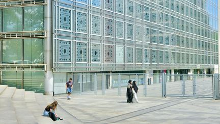 La façade de l'Institut du monde arabe (IMA) à Paris, juin 2024 (OLART FABIEN/HEMIS.FR/AFP)