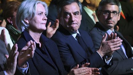 Penelope et François Fillon lors d'un meeting des Républicains, porte de Versailles à Paris, en avril 2017, pendant la campagne présidentielle. (ERIC FEFERBERG / AFP)