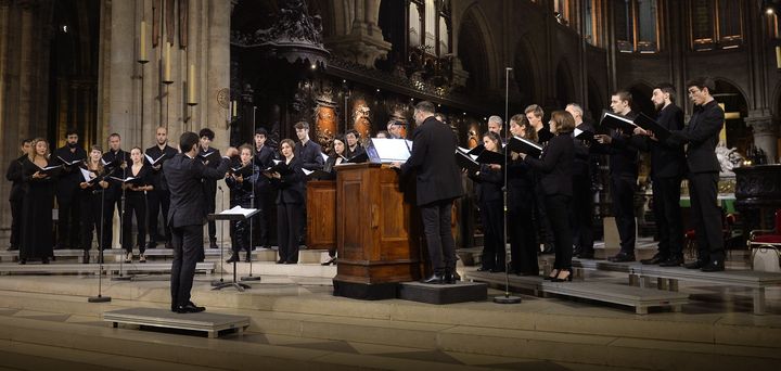 Le choeur d'adultes de la Maîtrise de Paris dirigé par Henri Chalet. (LEONARD DE SERRES)