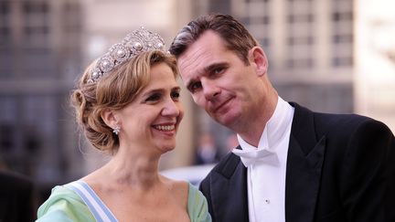 Inaki Urdangarin et son &eacute;pouse, la princesse Cristina d'Espagne, au mariage de la princesse Victoria de Su&egrave;de, le 19 juin 2010 &agrave; Stockholm (Su&egrave;de). (ATTILA KISBENEDEK / AFP)