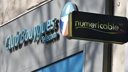 Les enseignes Bouygues Telecom et Numericable, en concurrence pour le rachat de SFR, ont annonc&eacute; leurs offres d&eacute;but mars 2014. (CHARLES PLATIAU / REUTERS )