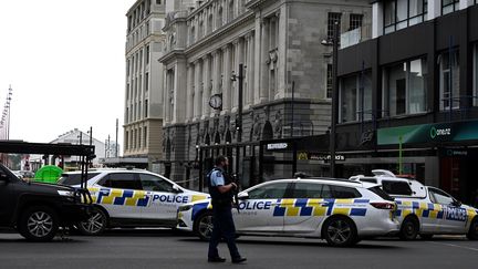 La police a été déployée dans les rues d'Auckland (Nouvelle-Zélande) après une fusillade qui a fait trois morts, dont le tireur, le 20 juillet 2023. (SAEED KHAN / AFP)