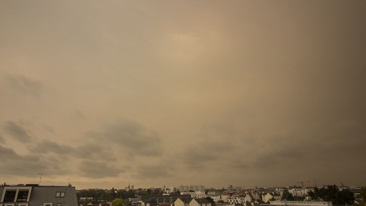 EN IMAGES. Pourquoi Le Ciel Breton Est-il Devenu Jaune