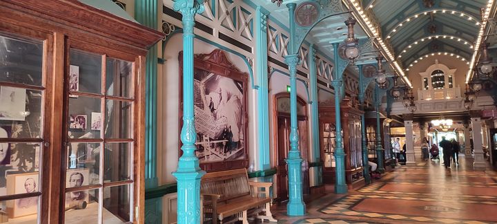 L'Arcade dédiée à l'histoire de la Statue de la Liberté au parc Disneyland Paris. (ARIANE SCHWAB / RADIO FRANCE)