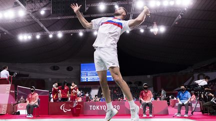 Deuxième victoire en deux matchs pour Lucas Mazur ! Le Français s'impose en deux sets face à Jan Niklas Pott 21-3, 21-7 et voit la porte de la 1/2 finale s'ouvrir.