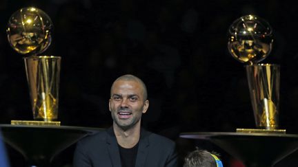 Tony Parker lors du retrait de son maillot, à San Antonio, le 11 novembre 2019. (RONALD CORTES / GETTY IMAGES NORTH AMERICA via AFP)