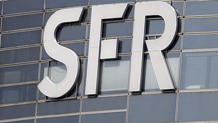 Le si&egrave;ge de SFR &agrave; la D&eacute;fense (Hauts-de-Seine), le 13 mars 2014.&nbsp; (CHARLES PLATIAU / REUTERS)