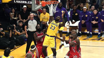 Lebron James et les Lakers battus par Houston (KEVORK DJANSEZIAN / GETTY IMAGES NORTH AMERICA)