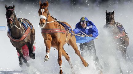 Grand prix Cr&eacute;dit Suisse de ski joring sur le lac gel&eacute; de Saint-Moritz (Suisse), le 5 f&eacute;vrier 2012. (AMO BALZARINI / AP / SIPA)