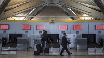 Une salle d'enregistrement &agrave; l'a&eacute;roport de Lyon Saint-Exupery, &agrave; Lyon (Rh&ocirc;ne), le 2 avril 2012.&nbsp;&nbsp; (JEAN-PHILIPPE KSIAZEK / AFP)