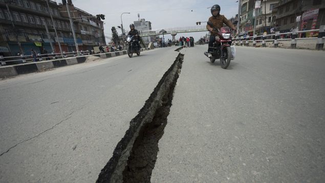 &nbsp; (Certaines zones du Népal sont inaccessibles à cause de la destruction des toutes. © MaxPPP)