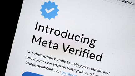 Le nouveau service "Meta Verified" de Facebook prise à Melbourne (Australie), le 24 février 2023. (WILLIAM WEST / AFP)