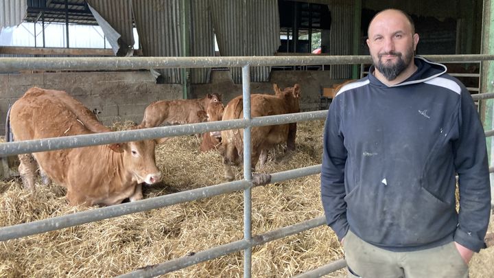 L'éleveur Jérôme Bayle à Montesquieu-Volvestre en Haute-Garonne. (EDOUARD MARGUIER / RADIO FRANCE)