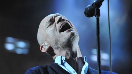 Le chanteur de Louise attaque Gaëtan Roussel lors du festival "Fiesta des Suds" à Marseille en octobre 2016. (GILLES BADER / CROWDSPARK / AFP)