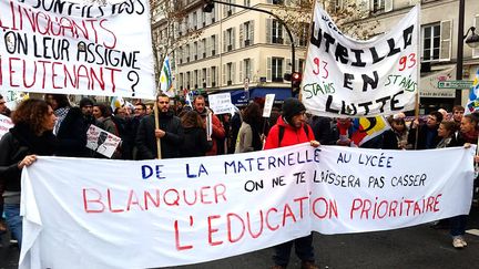 Plusieurs milliers d'enseignants (ici à Paris) ont manifesté contre les suppressions de poste dans&nbsp;l'Éducation&nbsp;nationale. (SONIA BOURHAN / RADIO FRANCE)