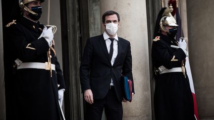 Le ministre de la Santé, Olivier Véran, le 20 janvier 2021 à l'Elysée (Paris). (ARTHUR NICHOLAS ORCHARD / HANS LUCAS / AFP)