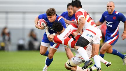 Matthieu Jalibert fait la différence face au Japon, samedi 2 juillet. (CHARLY TRIBALLEAU / AFP)