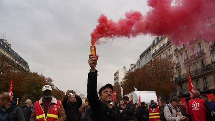 Une manifestation à Paris le 29 septembre 2022 pour demander l'augmentation des salaires. Photo d'illustration. (ALEISTER DENNI / MAXPPP)