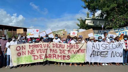 Mayotte : après la mort de deux lycéens, les parents réclament plus de sécurité. (RAINAT ALILOIFFA / MAYOTTE LA 1ERE)