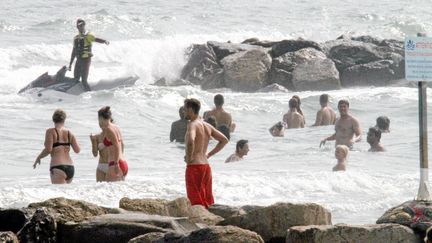 La plage de Carnon (H&eacute;rault) surveill&eacute;e par des sauveteurs en jet ski dimanche 28 juillet 2013. ( MAXPPP)