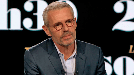 Lambert Wilson sur le plateau du magazine "20h30 le dimanche" de France 2 
 (France 2 / Culturebox)