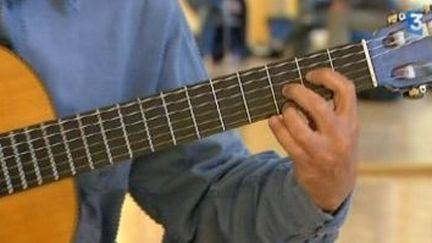 Master class de Roland Dyens à la Semaine internationale de la guitare
 (Culturebox)