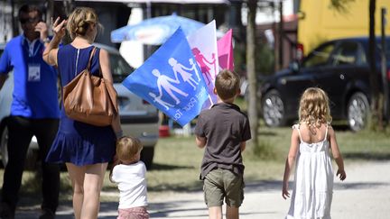 Une famille soutien de la Manif pour tous lors d'un rassemblement &agrave; Palavas-les-Flots (H&eacute;rault), le 14 septembre 2014. (PASCAL GUYOT / AFP)