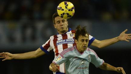 Saul Niguez (Atlético Madrid) prend le dessus sur Fabian Orellana (Celta Vigo) (MIGUEL RIOPA / AFP)