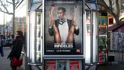 Cette affiche des &quot;Infidèles&quot; va être retirée (Paris, 2 février 2012)
 (Yaghobzadeh Rafael / SIPA)