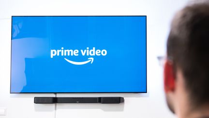 Pour ne plus avoir de publicité sur la plateforme de streaming d'Amazon, Prime Video, il faudra payer 1,99 euro de plus par mois. (SILAS STEIN / DPA / MAXPPP)