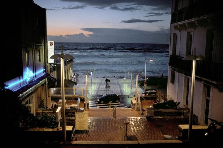 Biarritz, 2000 (HARRY GRUYAERT / MAGNUM PHOTOS)