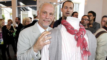 L'acteur am&eacute;ricain John Malkovitch pr&eacute;sente sa marque Technobohemian &agrave; Berlin (Allemagne), le 7 juin 2011. (FUHR / SIPA)